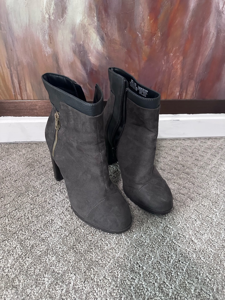 Juicy Dark Gray Suede Ankle Booties With Side Zip